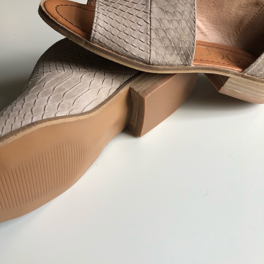 Textured D’Orsay Flat Sandal - Picture 5 of 5